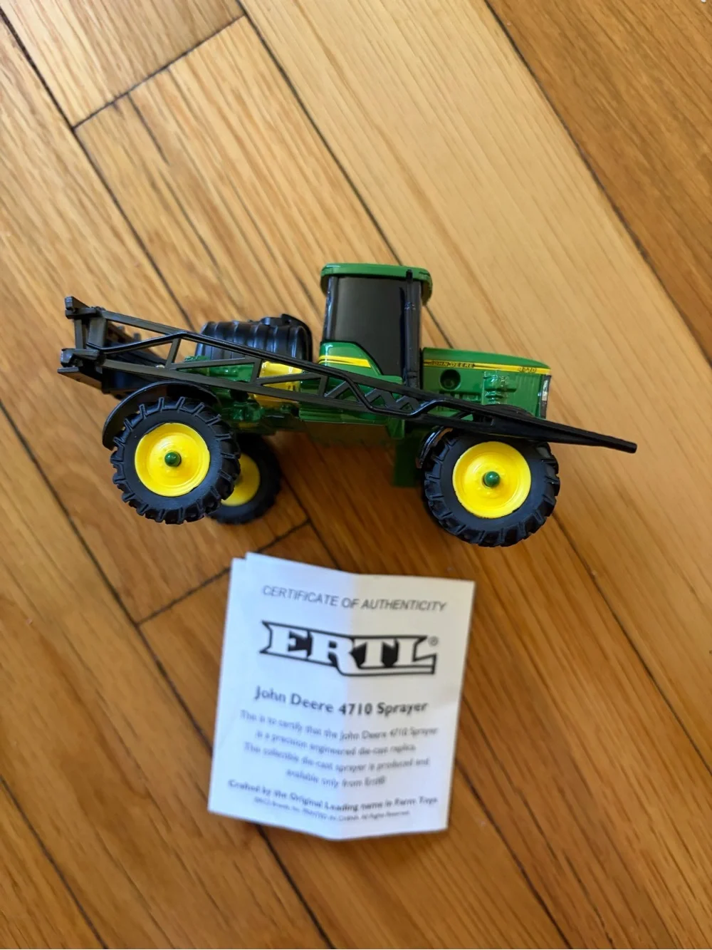 John Deere 1/64 Green Yellow 4710 Sprayer Metal /Plastic Model Toy Diecast ERTL